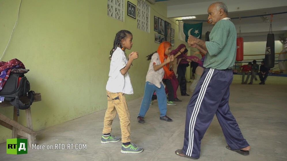 Younus Qambrani teaches Pakistani girls how to box
